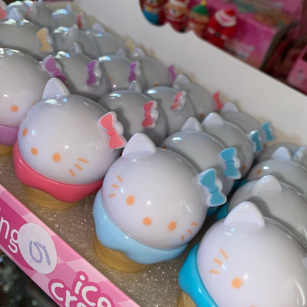 Hello kitty Makeup - Picture 4 of 7